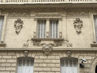 Ambassade du Niger à Paris, photographiée le 30 août 2025 par Chabe01. Source : Wikimedia Commons, fichier Ambassade Niger France – Paris XVI (FR75) – 2025-08-30 – 3.jpg.