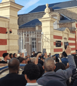 Rassemblement de soutien à l'école Al Ghazali devant le tribunal administratif d'Amiens