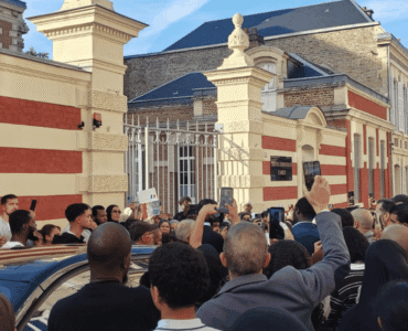 Rassemblement de soutien à l'école Al Ghazali devant le tribunal administratif d'Amiens