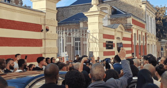 Rassemblement de soutien à l'école Al Ghazali devant le tribunal administratif d'Amiens
