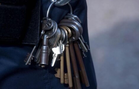 Maison d'arrêt et conditions de travail des surveillants pénitentiaires