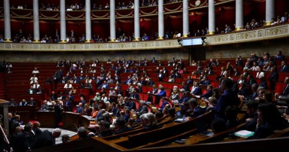 Assemblée nationale. Photographie Reuters / Sarah Meyssonnier utilisée par CNews pour illustrer son article du 9 octobre 2026 ; elle ne documente pas nécessairement le vote du 5 octobre.