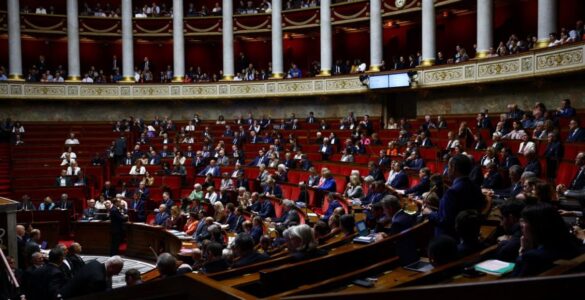 Assemblée nationale. Photographie Reuters / Sarah Meyssonnier utilisée par CNews pour illustrer son article du 9 octobre 2026 ; elle ne documente pas nécessairement le vote du 5 octobre.