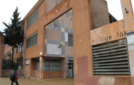Façade et entrée du collège Joseph-Lakanal à Aubagne (Bouches-du-Rhône).