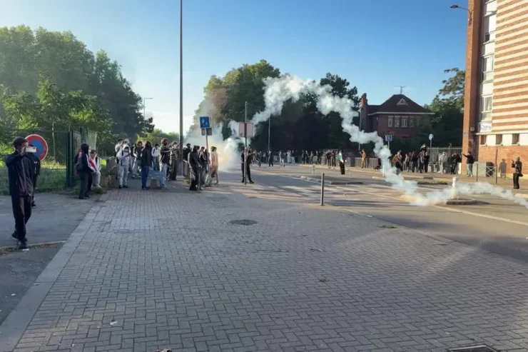 Photographie utilisée par France 3 Hauts-de-France pour illustrer l’article sur les violences devant le lycée Fernand-Degrugillier à Auchel. Date de prise de vue non vérifiée.