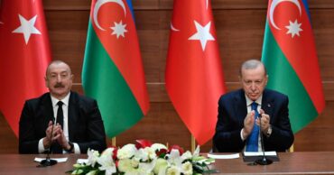 Ilham Aliev et Recep Tayyip Erdogan, illustration de l'interdiction du voile à l'école en Azerbaïdjan