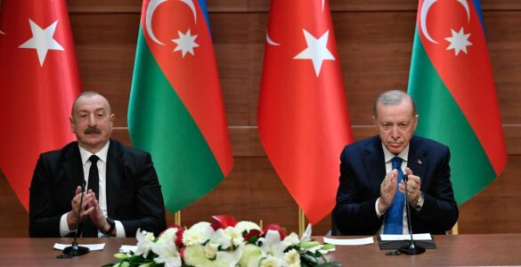Ilham Aliev et Recep Tayyip Erdogan, illustration de l'interdiction du voile à l'école en Azerbaïdjan