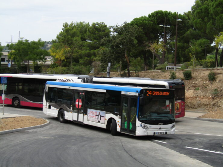 Bus RTM au terminus Campus de Luminy à Marseille