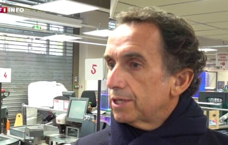 Magasin Carrefour après les pillages du 17 octobre 2026