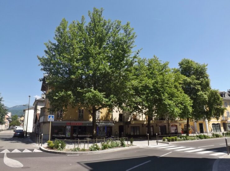 La place d'Italie et l'entrée de la rue du Laurier à Chambéry, photographie d'archives datant de 2014.