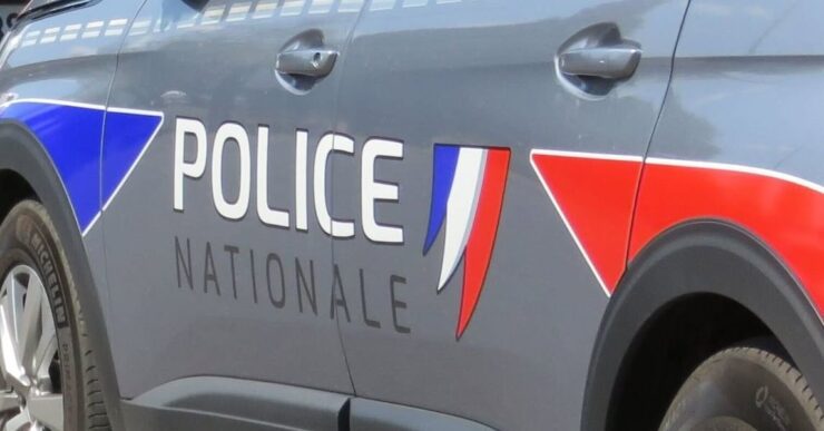 Illustration de l'altercation devant une école à Chelles après une dispute de stationnement