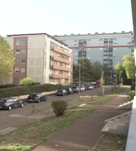 Immeuble visé par des tirs à Chenôve en octobre 2026. Photo Rodolphe Augier / France Télévisions.