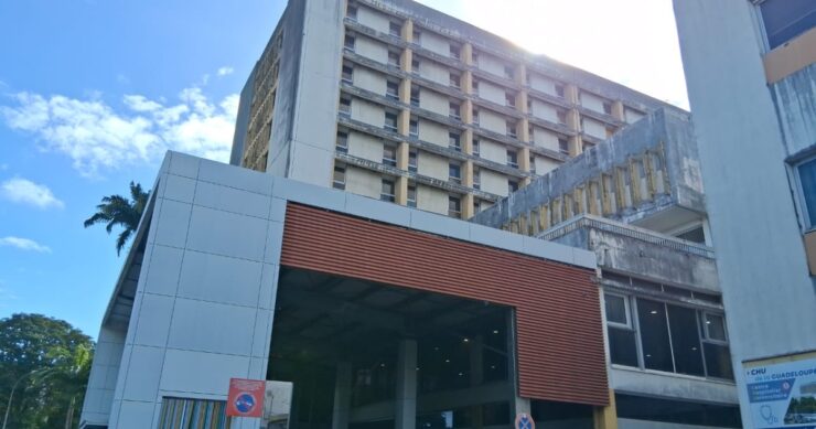 Entrée du centre hospitalier universitaire de Guadeloupe à Pointe-à-Pitre, photo d'illustration.