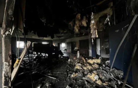 Intérieur noirci par un incendie, image non contractuelle publiée par 450.fm pour illustrer l'attaque contre les locaux de la Grande Loge de France de Cormontreuil.