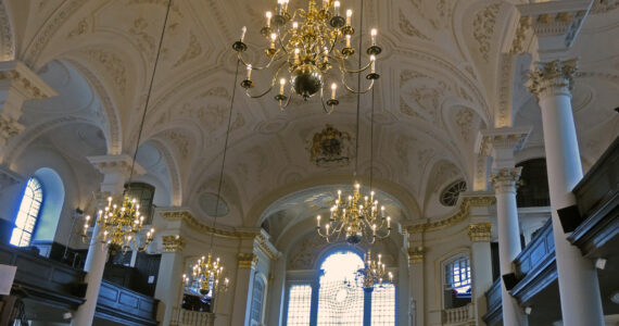 Intérieur de l’église St Martin-in-the-Fields à Londres, le 17 janvier 2026. Ce lieu n’est pas concerné par un projet de conversion dans le sondage.