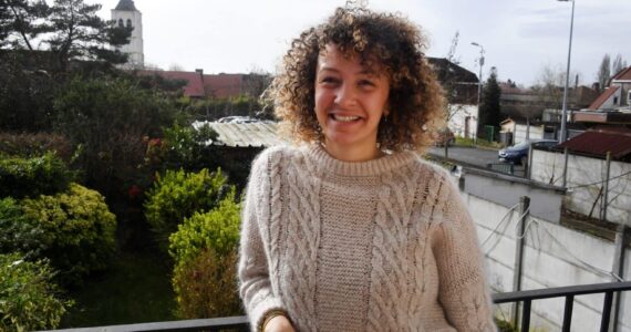 Portrait de Bettina Zourli, photographiée en mars 2024