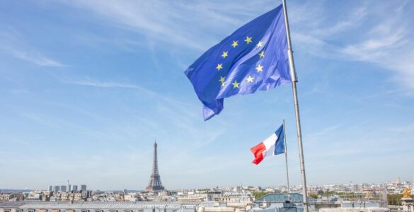 Drapeaux français et européen