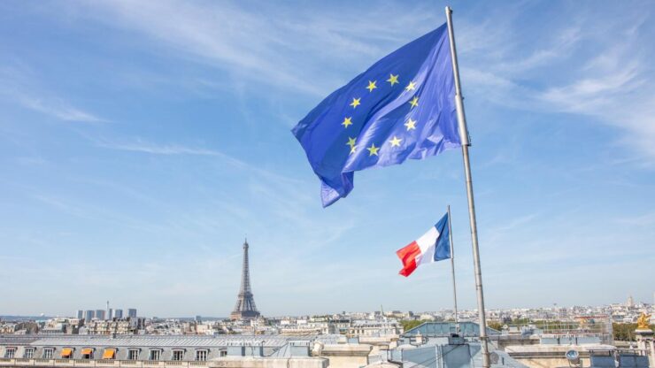 Drapeaux français et européen
