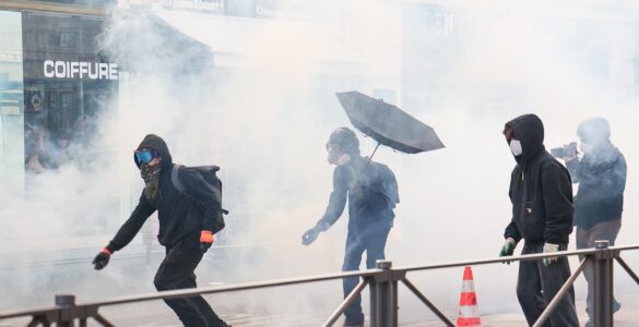 Manifestation et gaz lacrymogènes