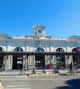 La façade de la gare de Carcassonne