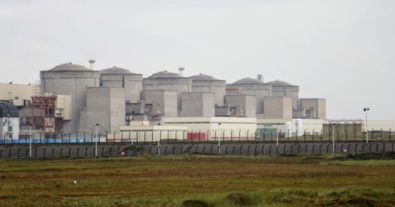 Vue de la centrale nucléaire de Gravelines, Nord