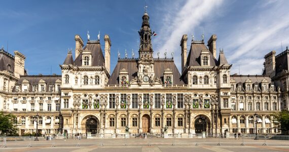 Façade de l’hôtel de ville de Paris, photographie du 20 juillet 2026