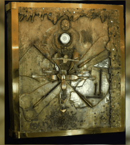 Le livre L'Apocalypse, illustré notamment par Salvador Dalí, exposé à Issoire