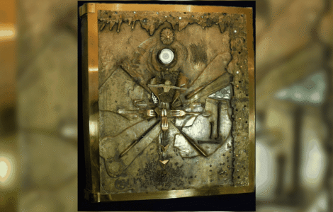 Le livre L'Apocalypse, illustré notamment par Salvador Dalí, exposé à Issoire