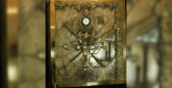 Le livre L'Apocalypse, illustré notamment par Salvador Dalí, exposé à Issoire