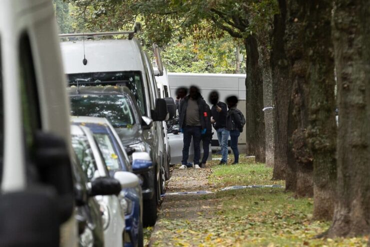 Rue Honoré Longtin à Jette, Bruxelles, après la fusillade ayant coûté la vie à un policier le 13 octobre 2026 (photo Belga / James Arthur Gekiere)