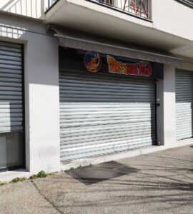 Sous-sol du restaurant Dragon Ball Food à Vaulx-en-Velin, où de la drogue et des armes ont été découvertes