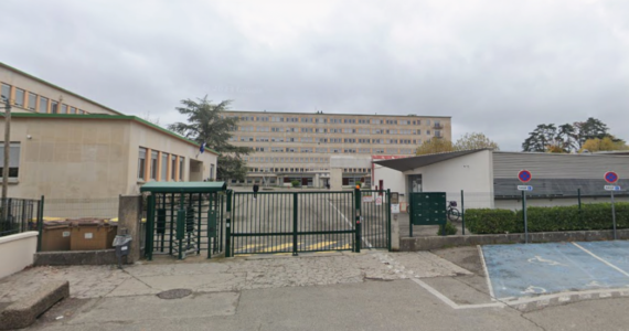 Lycée l’Oiselet à Bourgoin-Jallieu, vue Google Street View utilisée par Radio Scoop. Date de prise de vue non précisée.