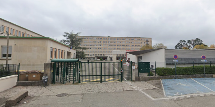 Lycée l’Oiselet à Bourgoin-Jallieu, vue Google Street View utilisée par Radio Scoop. Date de prise de vue non précisée.