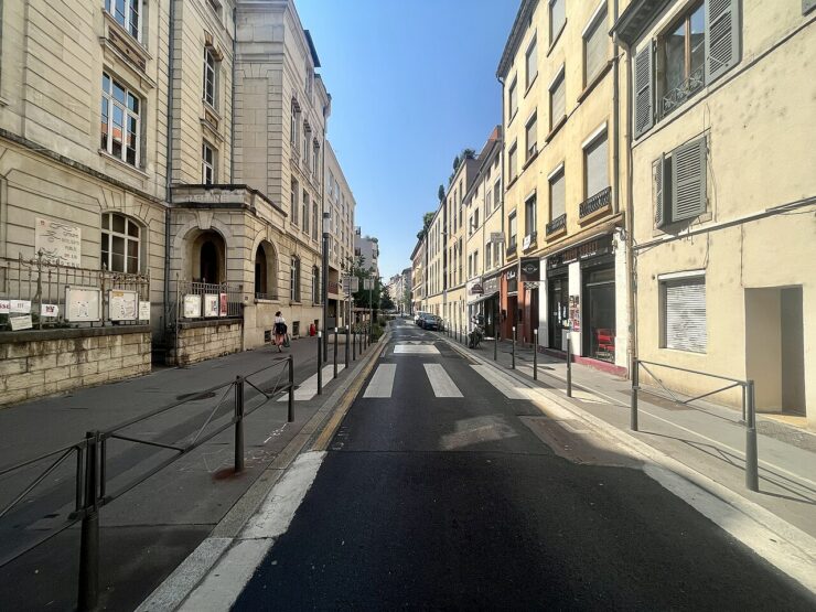 Vue de la rue de Saint-Cyr dans le quartier de Vaise à Lyon, archive du 6 juin 2023