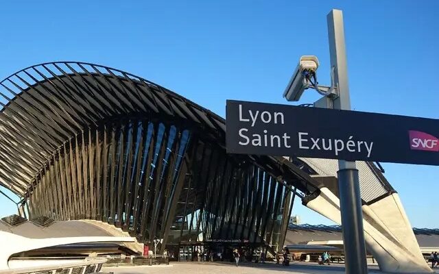 La gare de Lyon-Saint-Exupéry, sur le site de l’aéroport