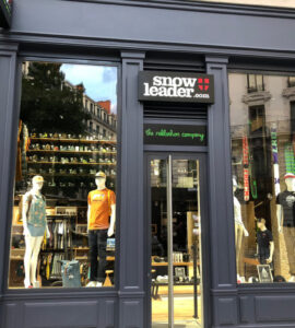 Façade de la boutique Snowleader, rue du Président-Carnot à Lyon, photographiée en 2018 avant le pillage.