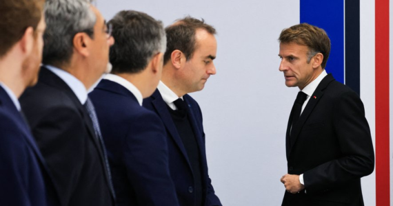 Emmanuel Macron au cours d'un déplacement, photographie AFP utilisée par La Dépêche