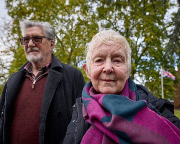Mair Godley et son mari Nick près de la base de Wethersfield. Photo David Levene / The Guardian.