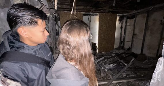 Clothilde et Thomas photographiés le 25 octobre 2026 dans leur appartement incendié rue de la République à Marseille