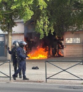 Incendie à l'entrée du lycée Henri-Moissan de Meaux