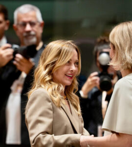 Giorgia Meloni et Mette Frederiksen lors d’un sommet européen