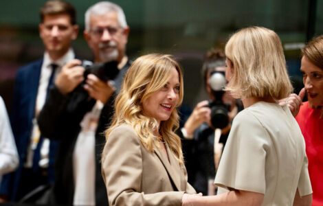 Giorgia Meloni et Mette Frederiksen lors d’un sommet européen