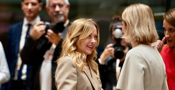 Giorgia Meloni et Mette Frederiksen lors d’un sommet européen