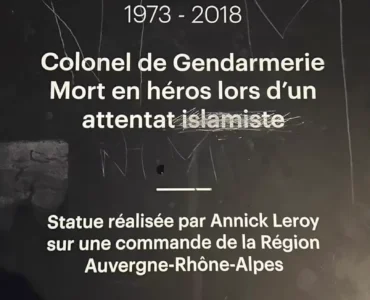 Image publiée par la députée Tiffany Joncour à propos de dégradations alléguées de la plaque en hommage au colonel Arnaud Beltrame au lycée de Meyzieu.