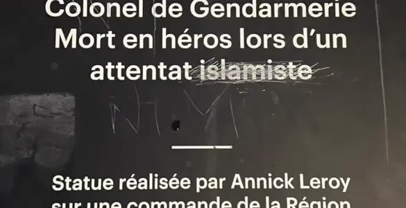 Image publiée par la députée Tiffany Joncour à propos de dégradations alléguées de la plaque en hommage au colonel Arnaud Beltrame au lycée de Meyzieu.