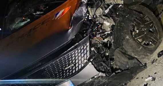 Voiture de police percutée à Nîmes (30), photographie publiée par Objectif Sud