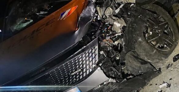 Voiture de police percutée à Nîmes (30), photographie publiée par Objectif Sud