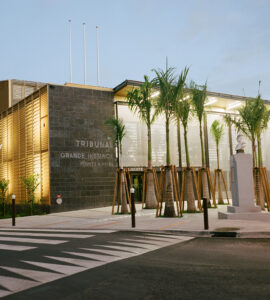 Façade du palais de justice de Pointe-à-Pitre en Guadeloupe