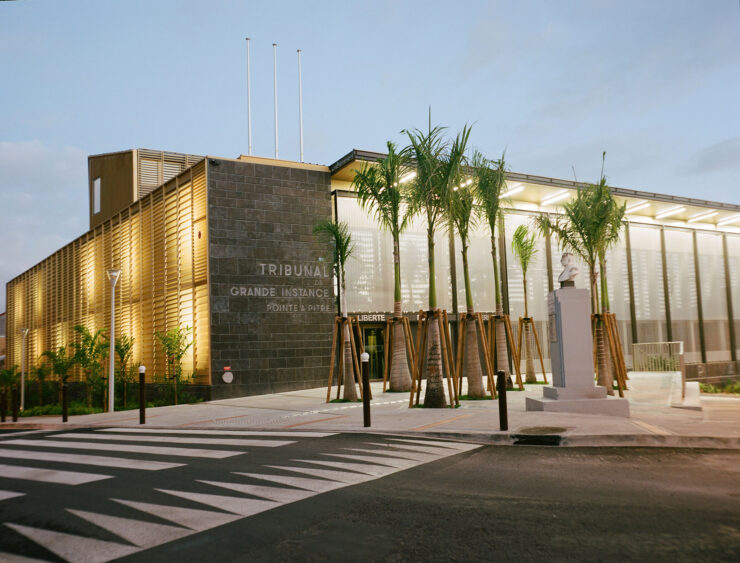 Façade du palais de justice de Pointe-à-Pitre en Guadeloupe