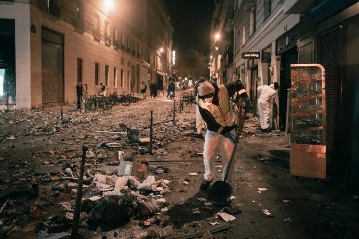 Commerce endommagé après les pillages du 17 octobre 2026 à Paris, photo Le Monde